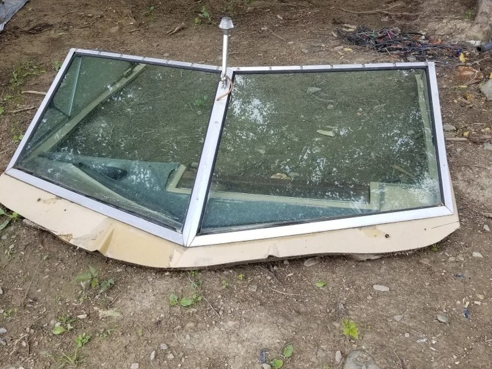 Complete Boat Windshield 