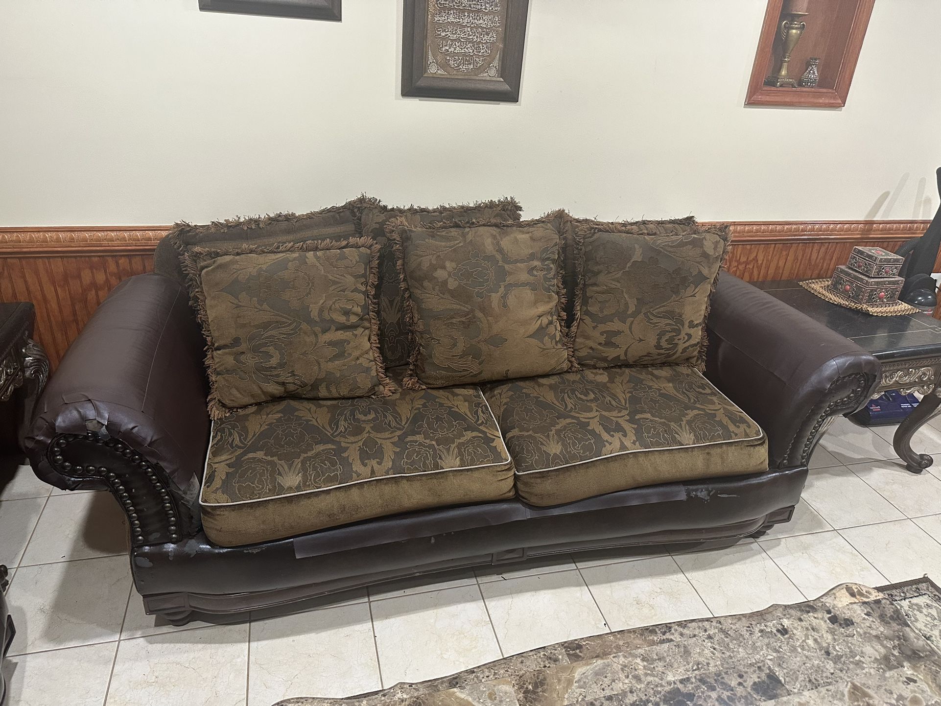 3 Sofas 