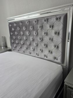 Queen bed set