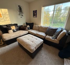 Sectional Couch with Matching Ottoman – Good Condition