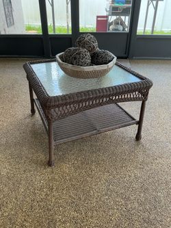 Accent table