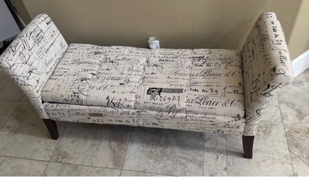 Storage Arm Bench with English Script Print
