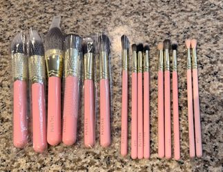 P. Louise makeup cosmetic brushes