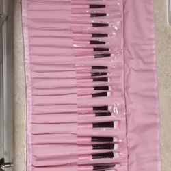 32 Piece Makeuo Brush Set