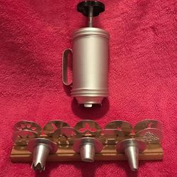 Vintage Mirro Aluminum Cookie Pastry Press Tips Disks Wood Holder
