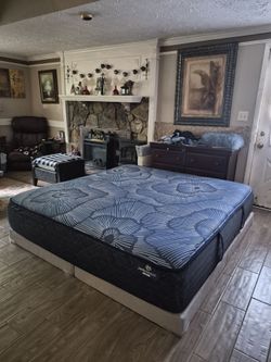 Thick king mattress only 7 months old