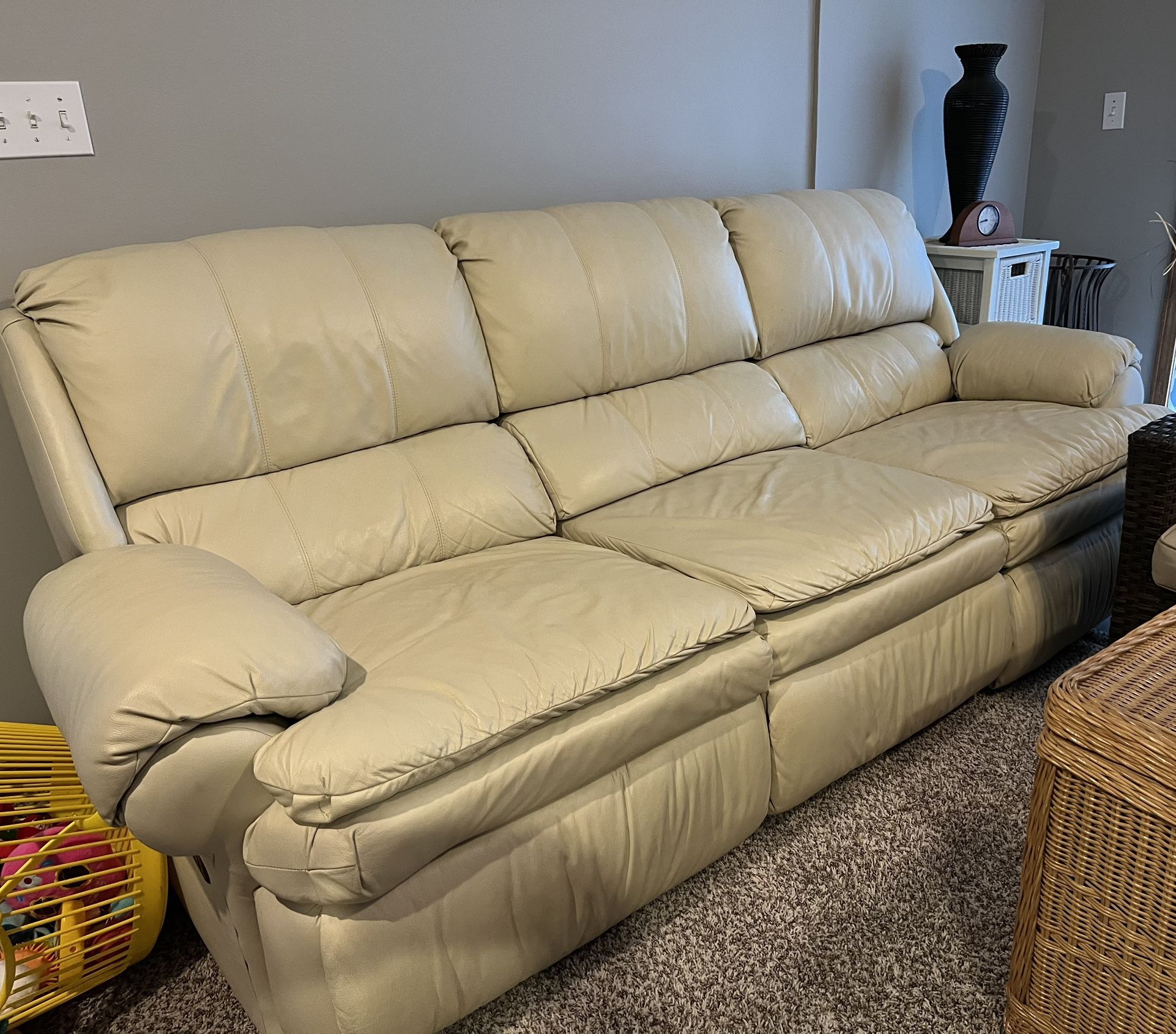 Lane Leather Reclining Sofa