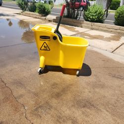 Rubbermaid 5 Gallon Mop Bucket