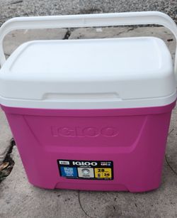Igloo Laguna 28 Qt Cooler Pink