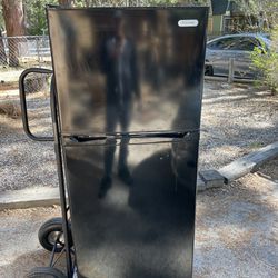 Vissani Black Refrigerator with freezer