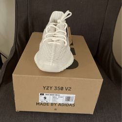 Yeezy 350 V2 