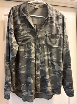 Faded Glory Women’s Camo Button-Up Shirt – Size L (12–14) -Never Worn
