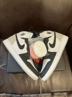 Nike Air Jordan 1 Retro High OG Bleached Coral Size 5.5Y 7W