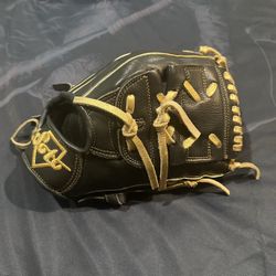 Soto Baseball Glove 11.75” Black With Gold Lining 