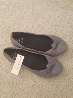 Brand new womens grey flats