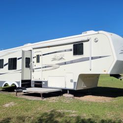 2008 King of the Road Royal Villa F34QS