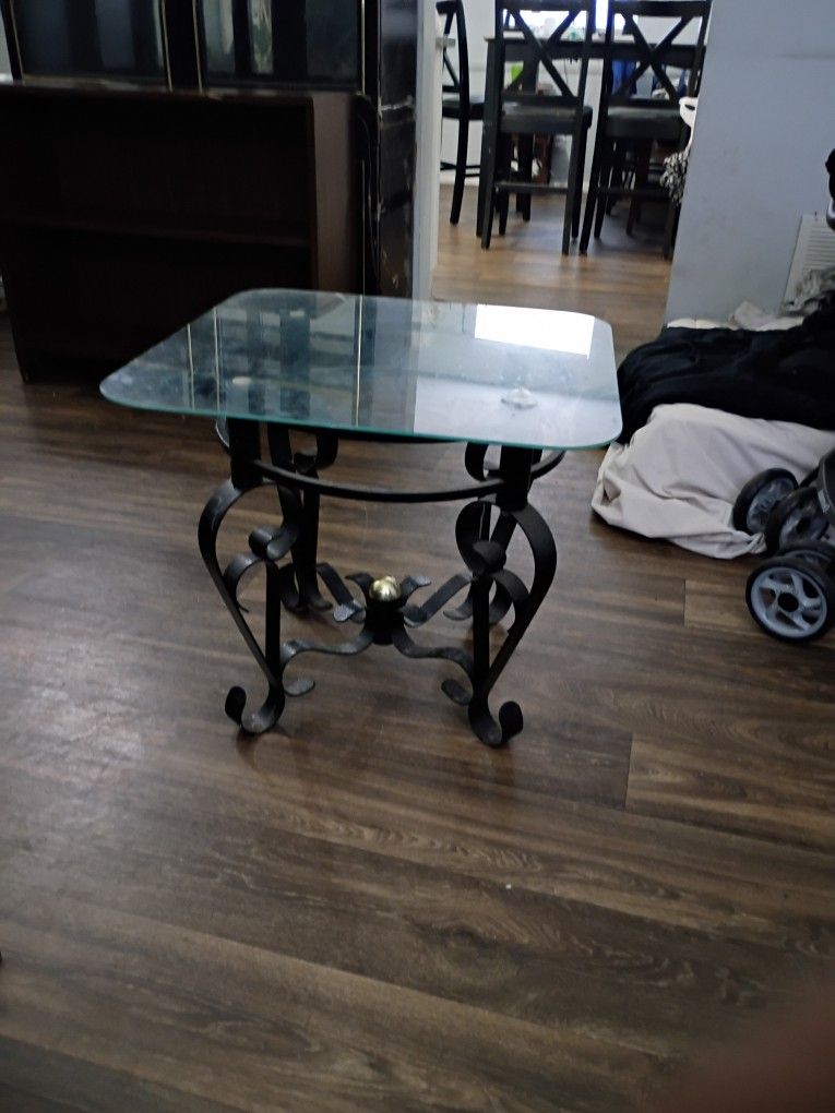 Table (Accent Table)
