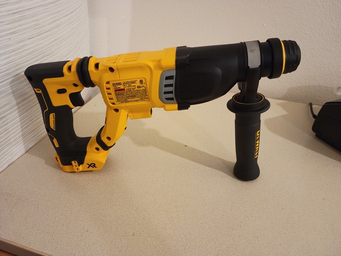 DEWALT 20-Volt MAX Cordless Brushless 1-1/8 in. SDS Plus D-Handle Concrete & Masonry Rotary Hammer (Tool-Only)
Brand New  never used 
$240 firm on pri