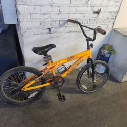 Avigo Strike BMX Bike for Sale

Used BMX bike in fair condition. Needs brakes and one tire repair. Solid frame and good project bike for someone who l