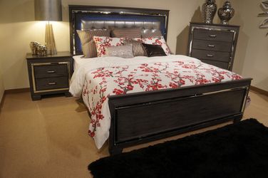 4-PCS Queen Size Bedroom Set in Offer