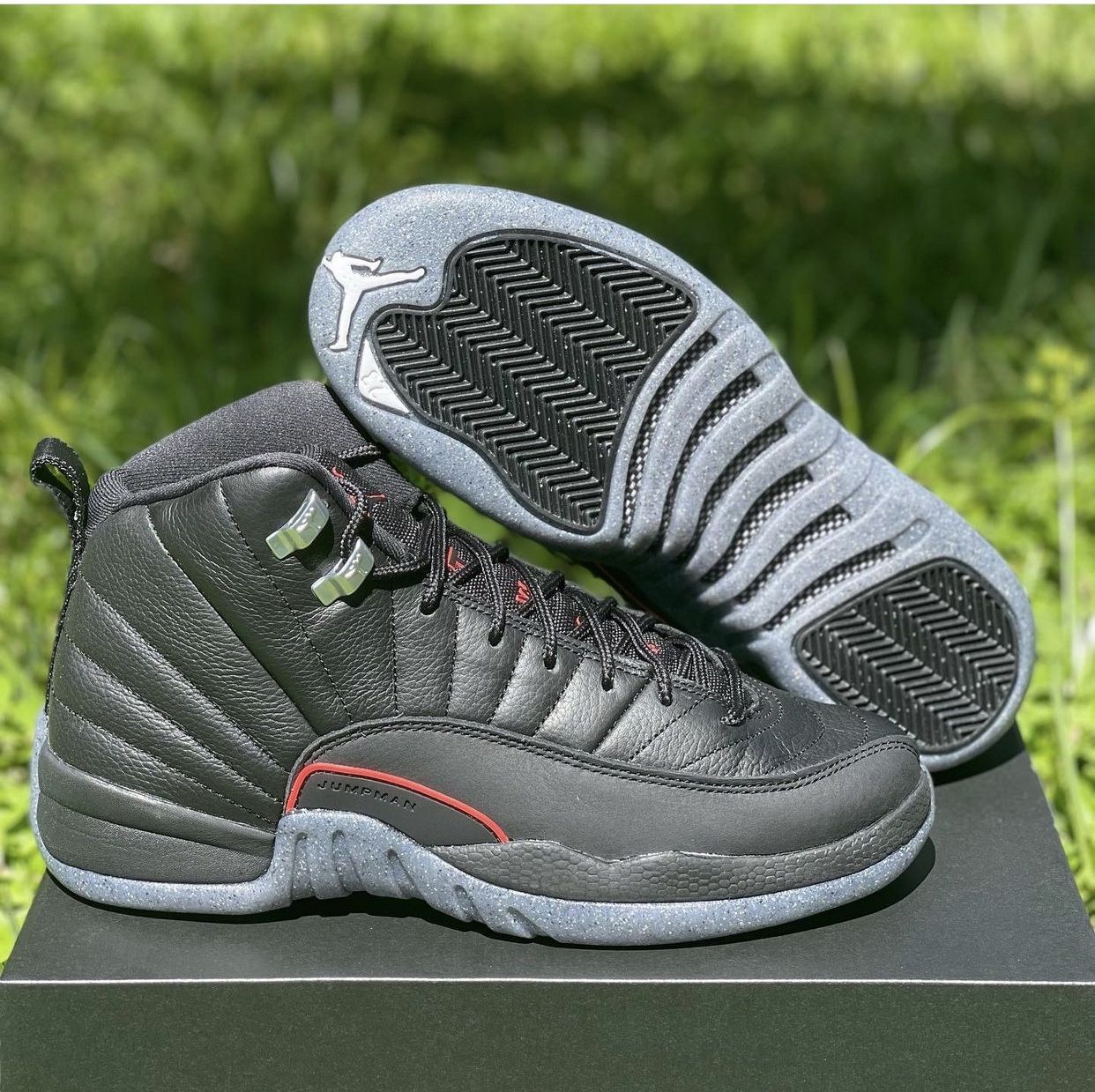 JORDAN 12 UTILITY BLACK SIZE 8.5