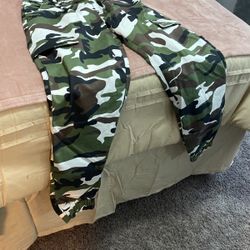 Like New VIP 7/8 Size Pants