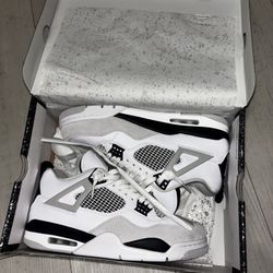 Size 10.5 Jordan 4 