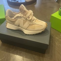 New Balance Figs Size 5 1/2