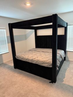 New King canopy black felt padded