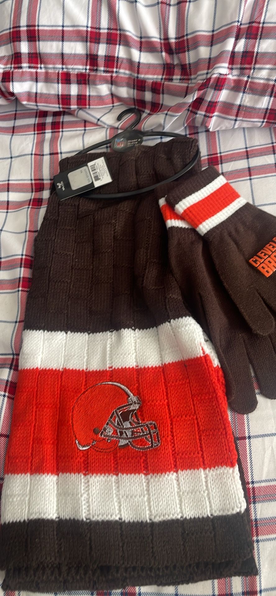 Browns Scarf & Gloves