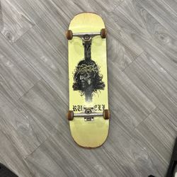 Russel Skateboard With Independent Trucks