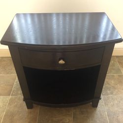 USED BEDSIDE NIGHTSTAND/END TABLE