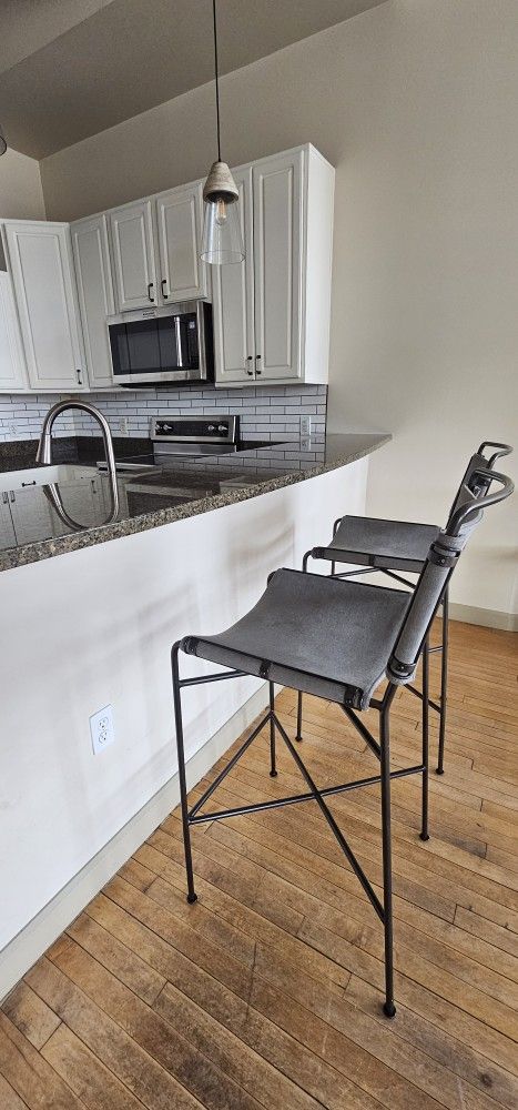 2 Gorgeous Bar Stools / Chairs