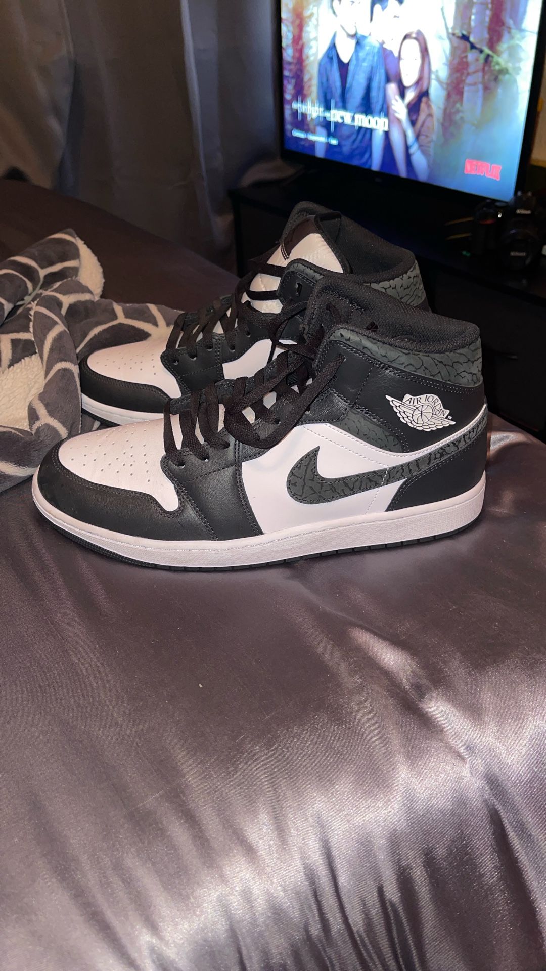 Nike Air Jordan 1 Mid Panda Elephant