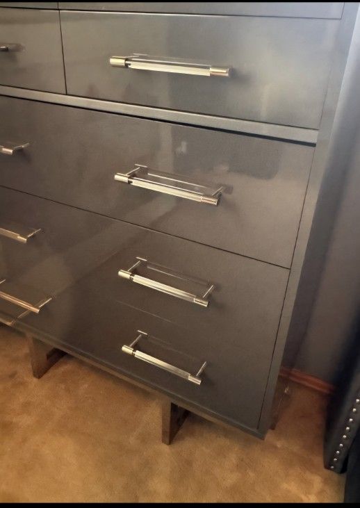 Queen Size Contemporary Bedroom Set