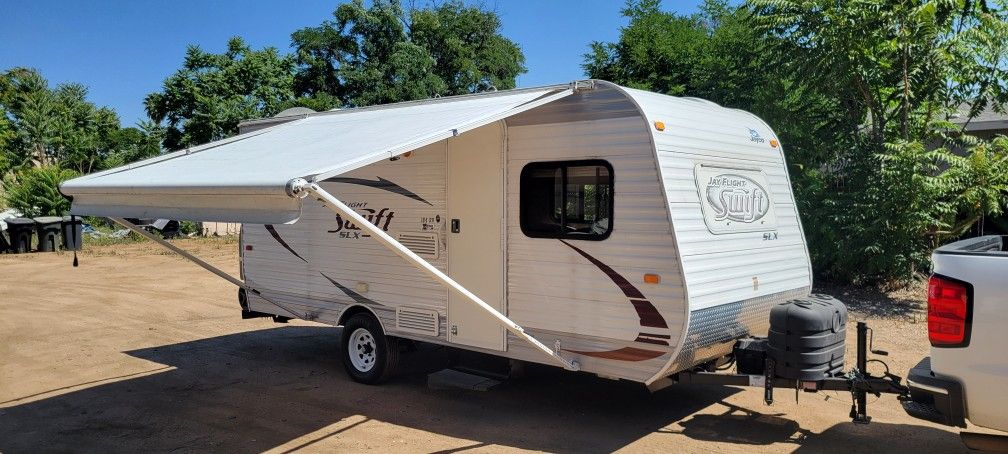 2014 JAYCO SWIFT.. BUNK BEDS.... 2700 POUNDS EMPTY