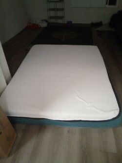 Queen size memory foam mattress