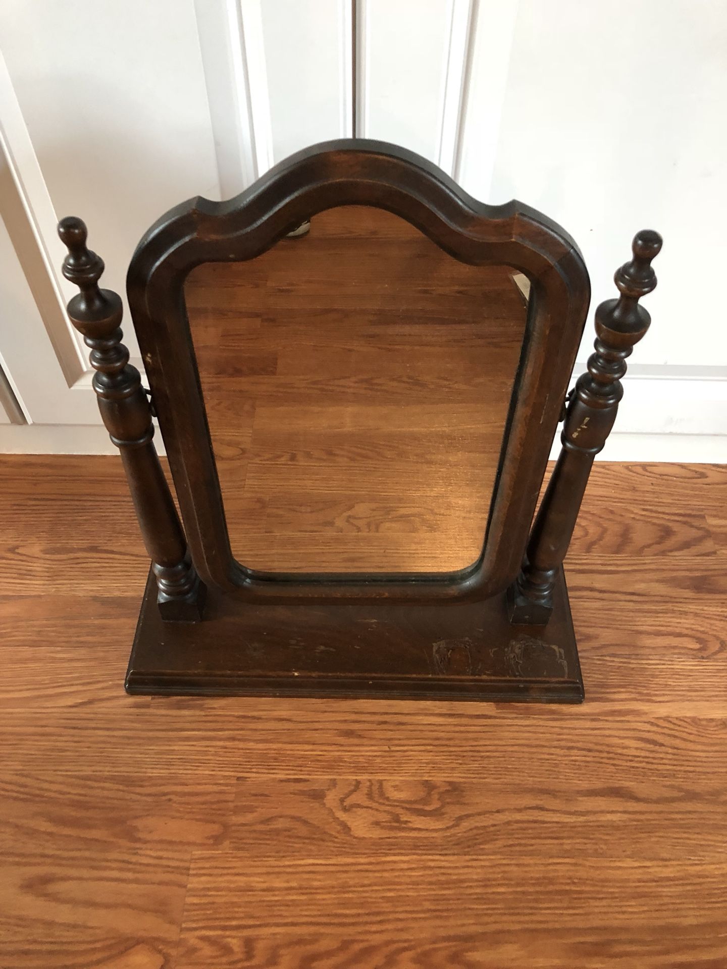 Antique dresser mirror 21” tall, 18” wide