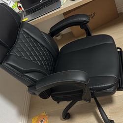 Three new sets of chairs with swivel