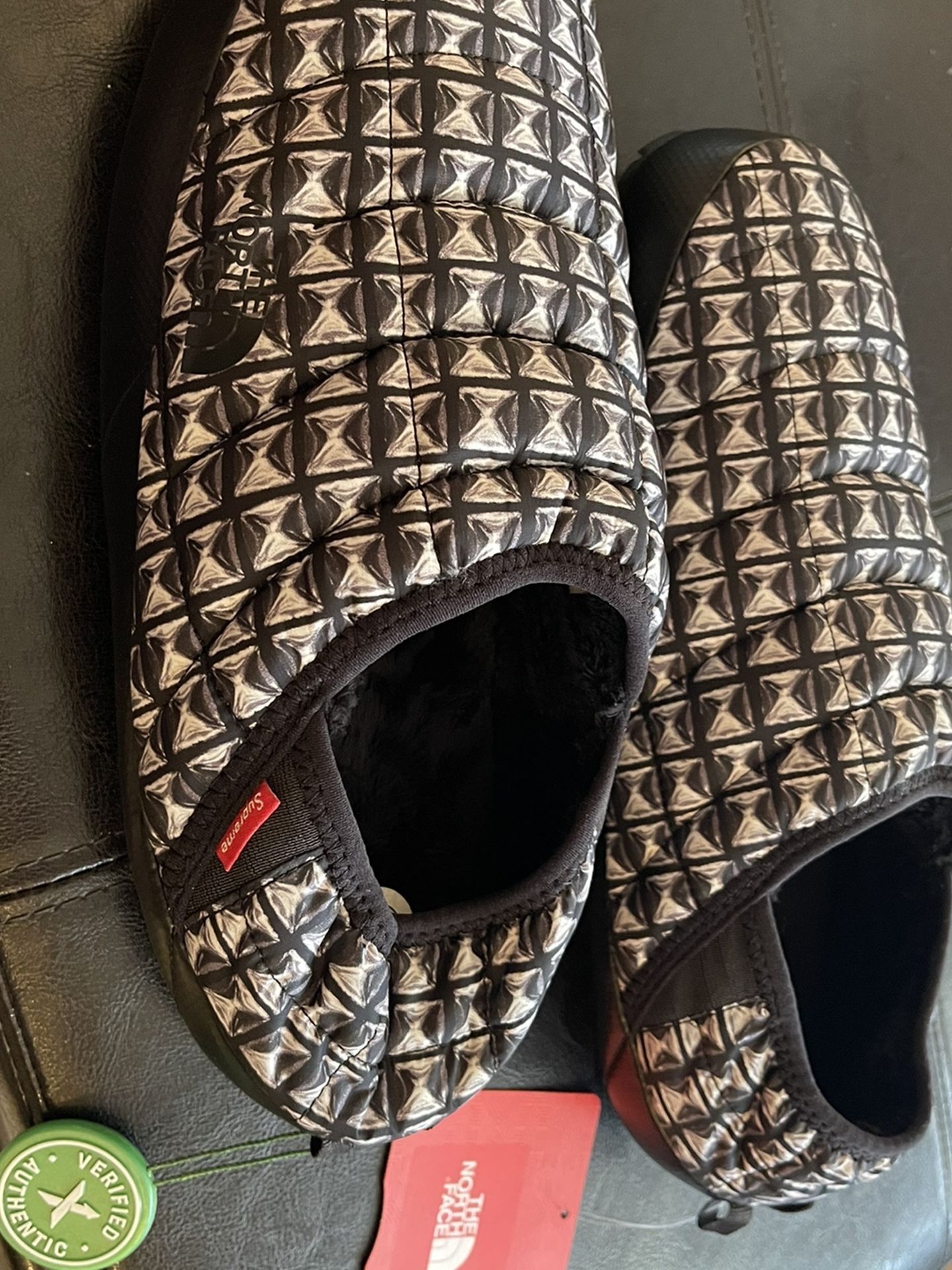 The North face Supreme Slippers