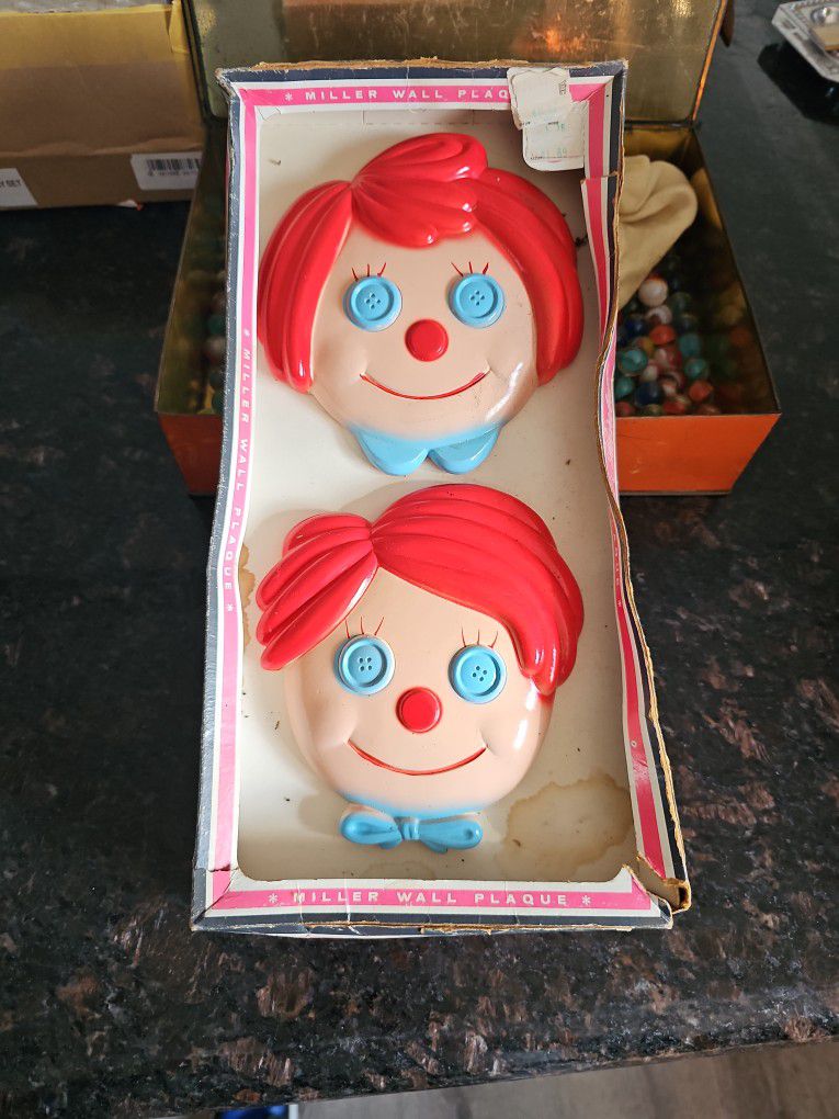 Vintage Chalkware Raggedy Ann & Andy Wall Plaques 