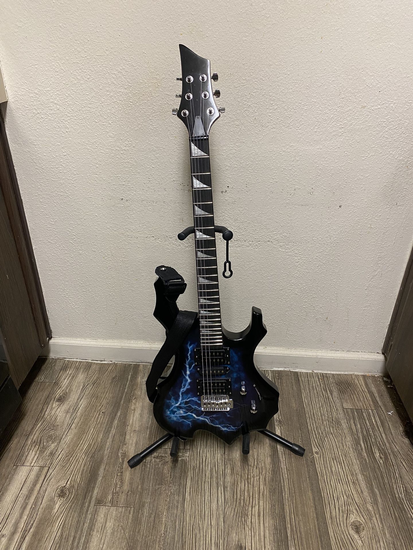 Electric Guitar  And Stand 