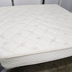 LIKE NEW! SleepEZ Luxerion Latex King Mattress - Delivery Available
