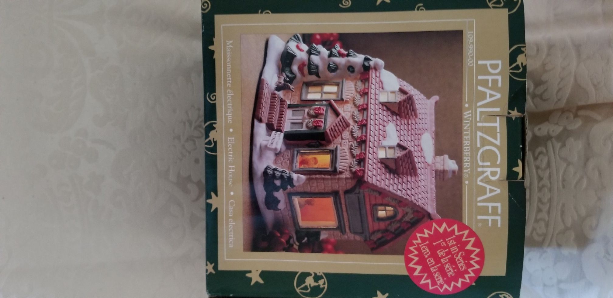 Pfaltzgraff Winterberry Lighted House..2000