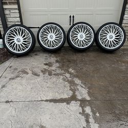 24in Asad AZ717 Staggered w/Floating Caps