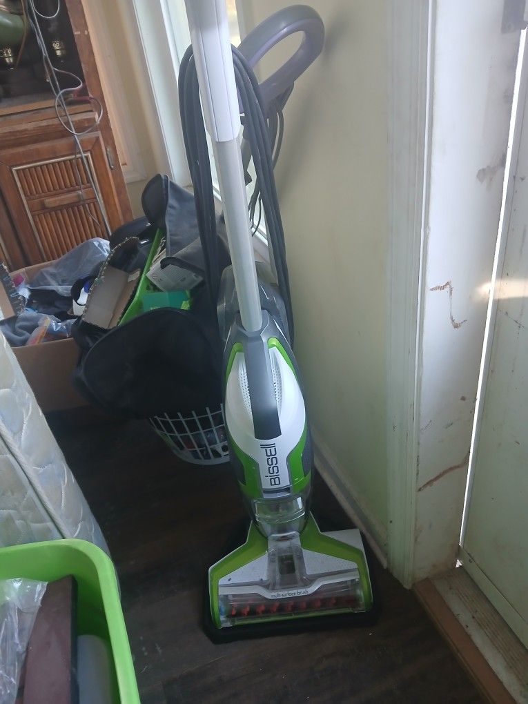 Bissell Hard wood And Carpet Cleaner