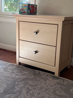 Side table/cabinet