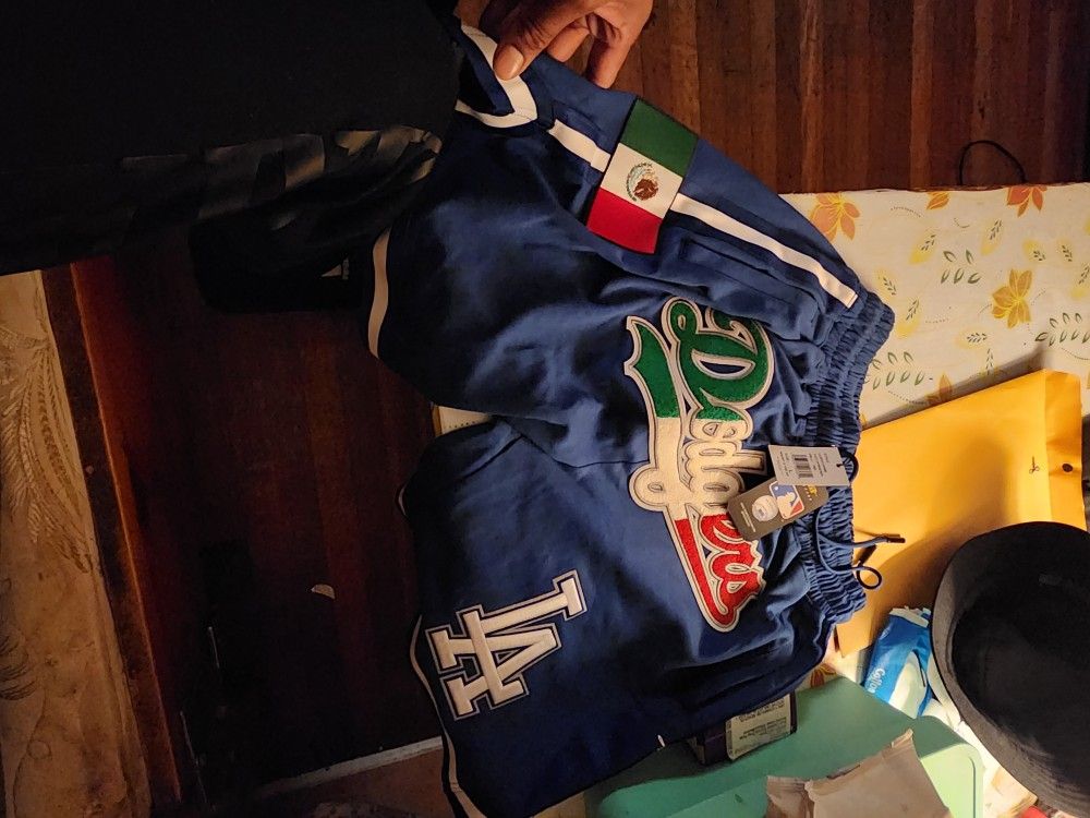 Dodgers Mexico 🇲🇽 Shorts Size Large.. 90