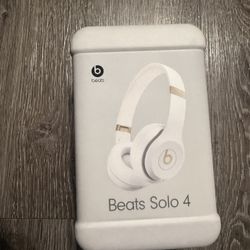 BEATS SOLO 4 Brand New