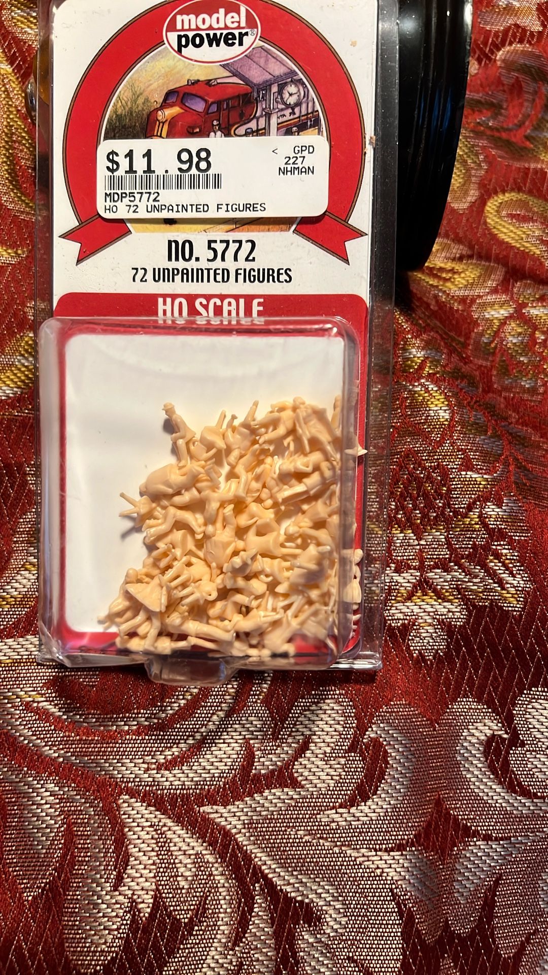 No. 5772 Unpainted Figures. New.